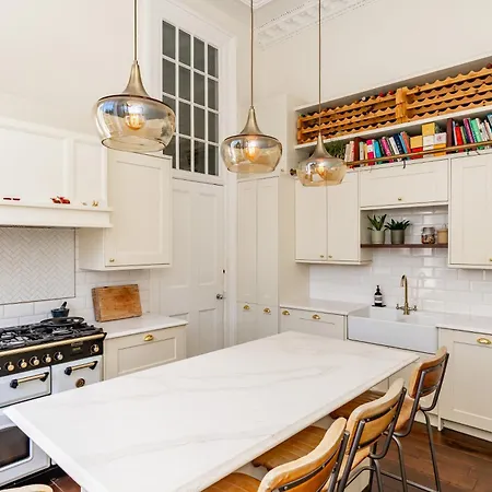 Stunning Flat, New Town, - Perfect Location Apartman