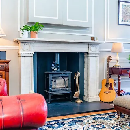 Stunning Flat, New Town, - Perfect Location *