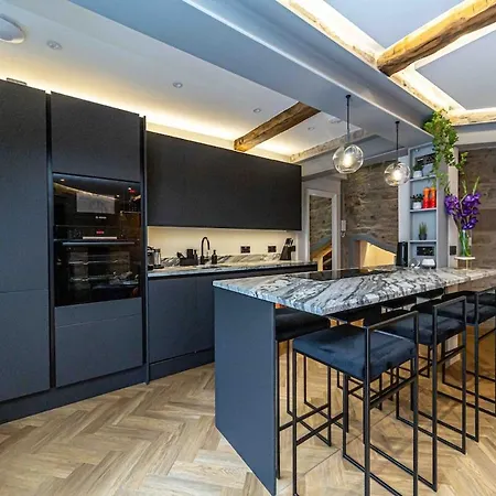 Canon Cave アパート *