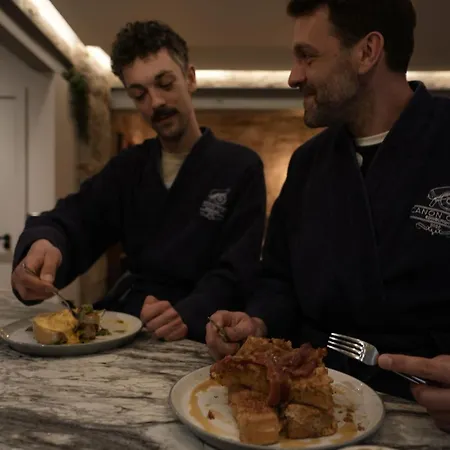 Canon Cave * エディンバラ