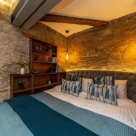 Canon Cave エディンバラ