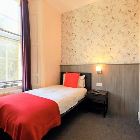 Edinburgh Holiday Guest House 3*