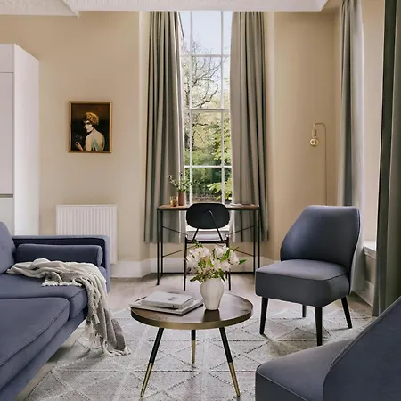 アパートホテル Thistle Royal Garden