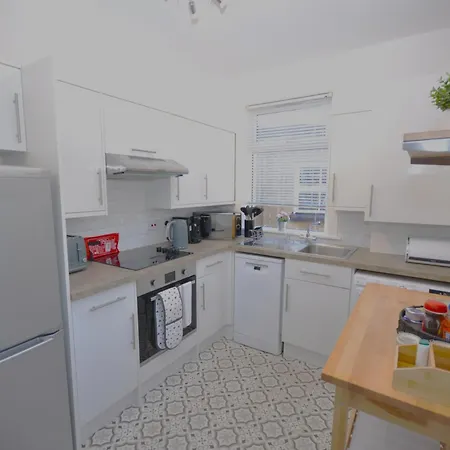 Semesterbostad Cosy 2 Bed With Garden And Free Parking *