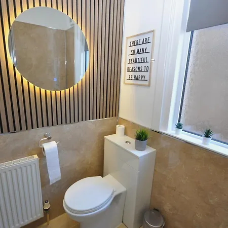 Cosy 2 Bed With Garden And Free Parking *