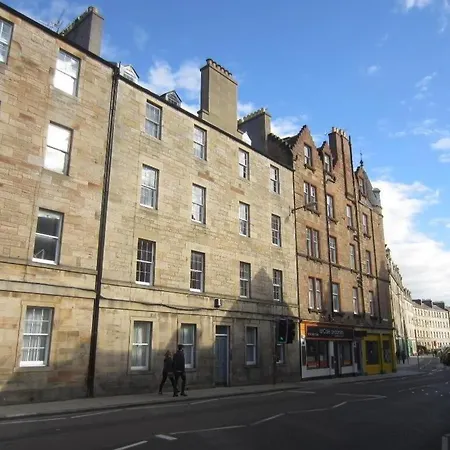 10 Min Walk 2 Royal Mile