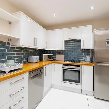 Charming 2-bedroom - Ground Floor *