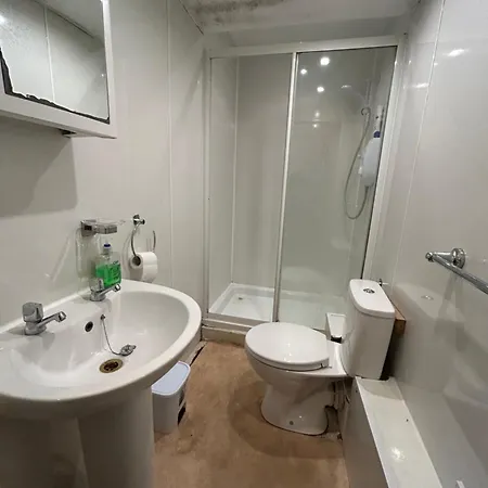 Comfy 2 Bedroom Flat Near City Center Lägenhet