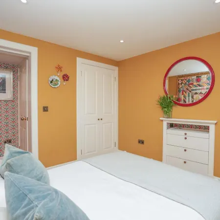 Luxury Wood Panelled West End Gf Flat Lägenhet