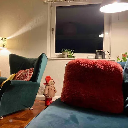 Mid-century Gem Steps From The Apartment Edinburgh