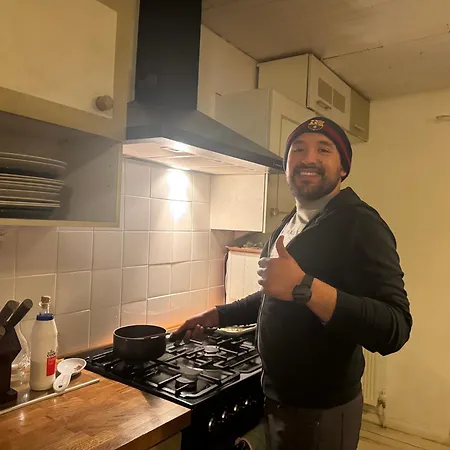 Bed and Breakfast Cosy Cottage For Share , Private Double Room, Wifi, Parking, Garden *