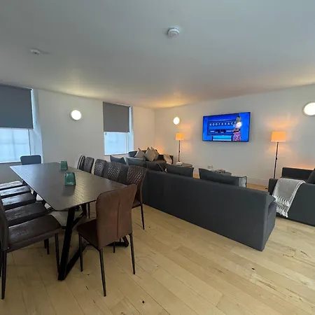 Aparthotel Squarezzz - Group *