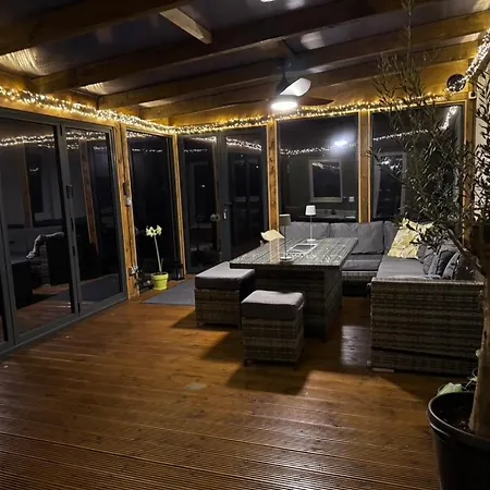 Rena- Bright And Modern Center Apartment. Lejlighed