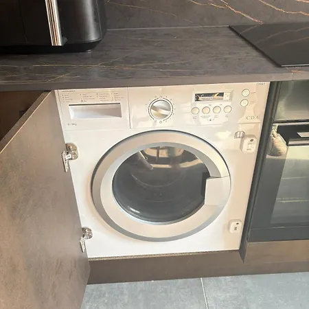 Spacious 2 Bed - Perfect Location Apartamento