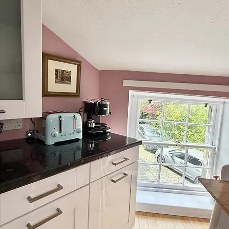 Modern Vintage Bliss Near Calton Hill