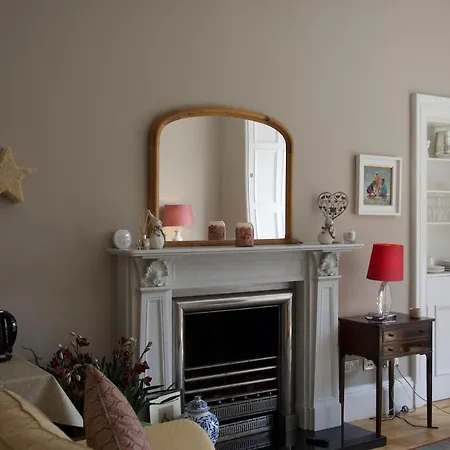 Daire Victorian With Car Parking In Driveway, Murrayfield