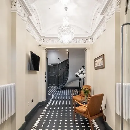 Bonnie Haymarket Hotel 5*