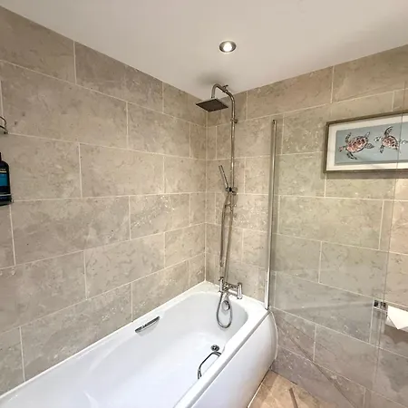 Torwood Townhouse - Superfast Wifi, Contractor Friendly With Free Parking * 爱丁堡