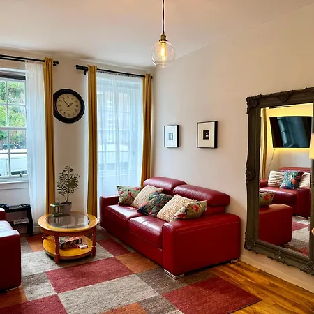 Stylish 2br Grassmarket Flat With Castle Views & Ps5