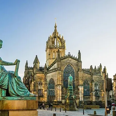 Cosy & Quiet Flat Near Haymarket Station Edinburg