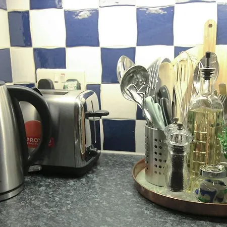 Cosy & Quiet Flat Near Haymarket Station Apartament Edynburg