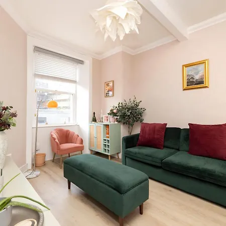 Elegant With Castle View Apartment *