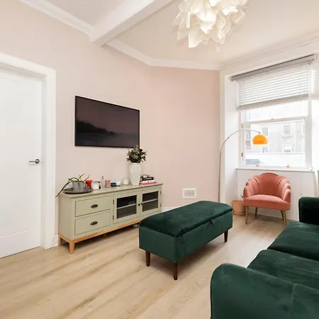 Elegant With Castle View * Edinburgh