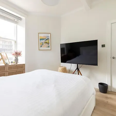 Elegant With Castle View Apartment