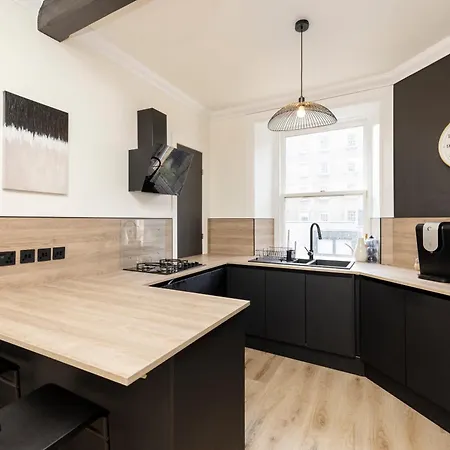 Elegant With Castle View Apartment *