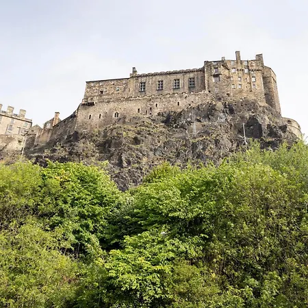 Elegant With Castle View *