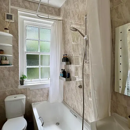 Stylish 2br Grassmarket Flat With Castle Views & Ps5