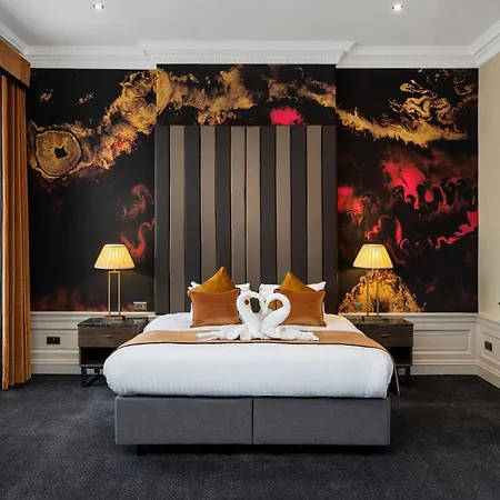 Hotel New Town 4*