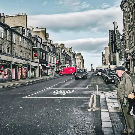 Edinburgh Apartment In The Heart Of The City Edinburgh Castle On Your Door Step * Edinburg