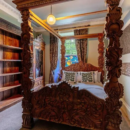 Daire Craig S Lair Boho Jungle