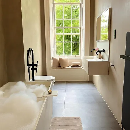 Designer Georgian In New Town