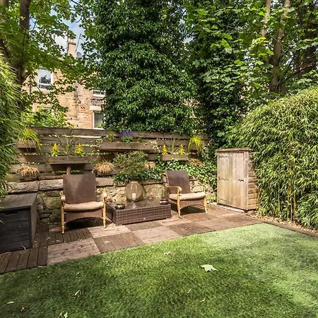 Modern Holyrood Family Retreat 度假居 *