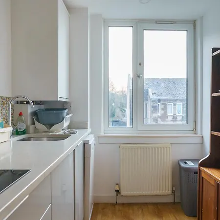 Апартаменты Bright Spacious 2 Bedroom In Stockbridge