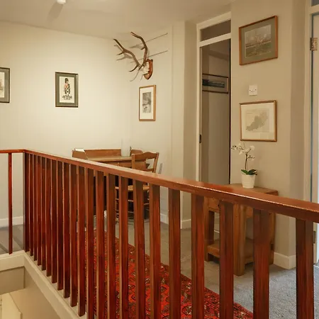 Апартаменты Bright Spacious 2 Bedroom In Stockbridge Эдинбург