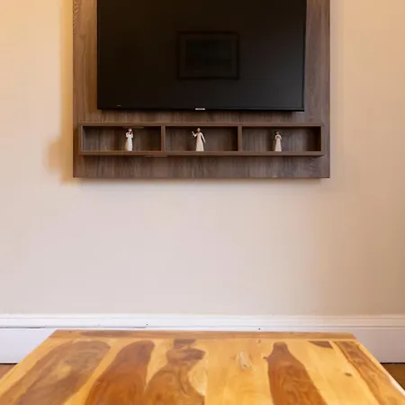 Bright 1 Bedroom Near Centre