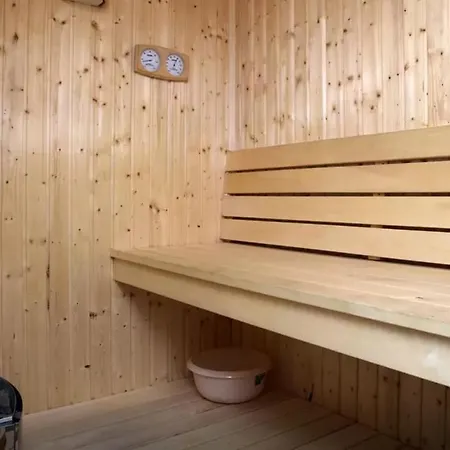 Clamshell Land - Royal Mile *