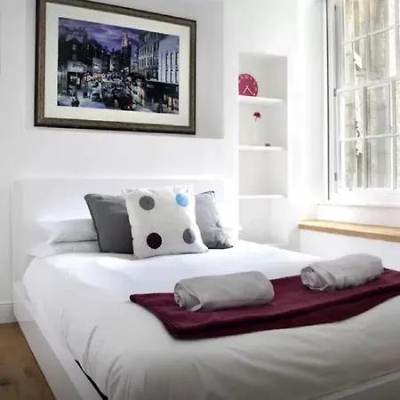 Clamshell Land - Royal Mile *