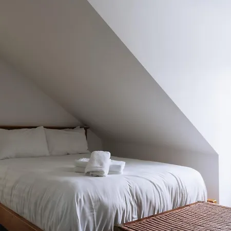 & Modern 2bd Flat -