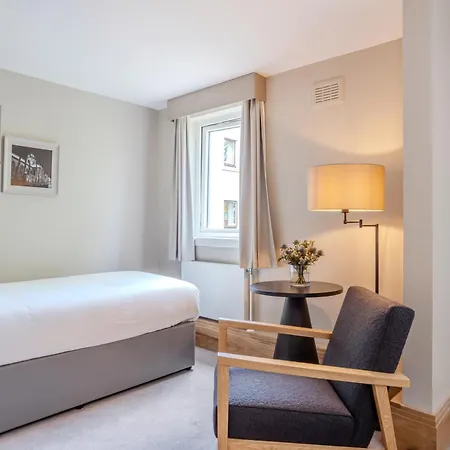 The Scholar 4* Edinburg