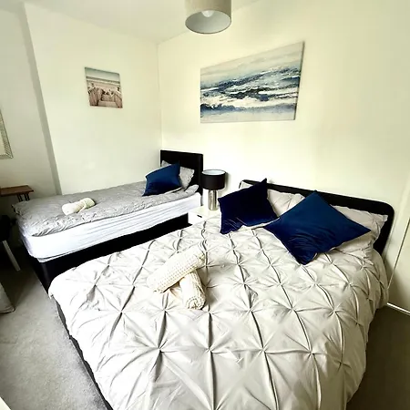 South Gyle House - Superfast Wifi And Free Parking - 7 Minutes From Airport Casa de Férias *