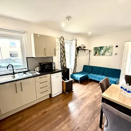 South Gyle House - Superfast Wifi And Free Parking - 7 Minutes From Airport