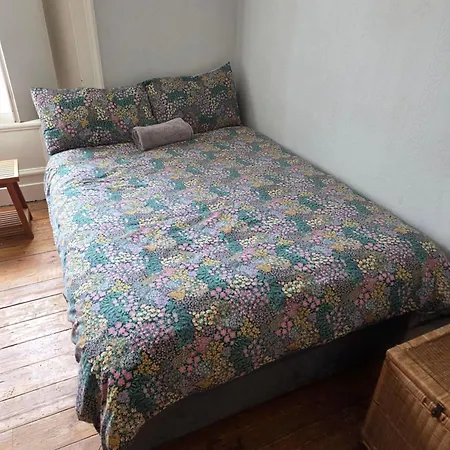 Centre Flat - Sleep Upto 4 *