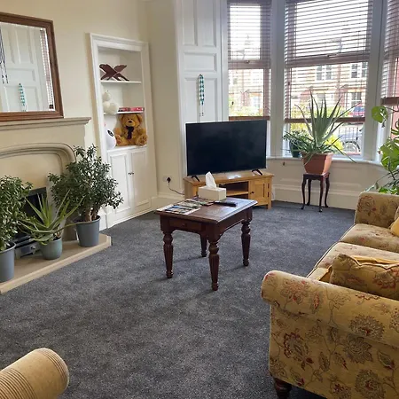 Entire Victorian House 2br - 4 Guests Apartmán