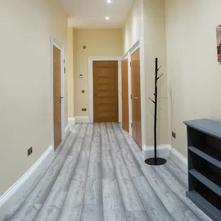 Large Flat In F2 With Mountain View 아파트 에든버러