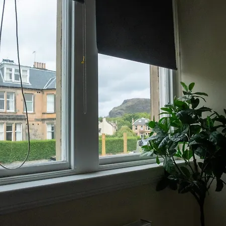 Large Flat In F2 With Mountain View