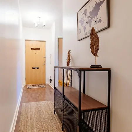 Charming 3-bed Free Parking West End